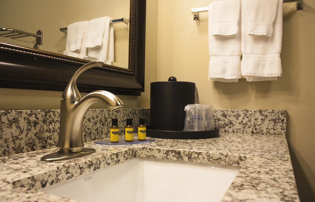 Comfort Inn & Suites Copley Akron Buitenkant foto