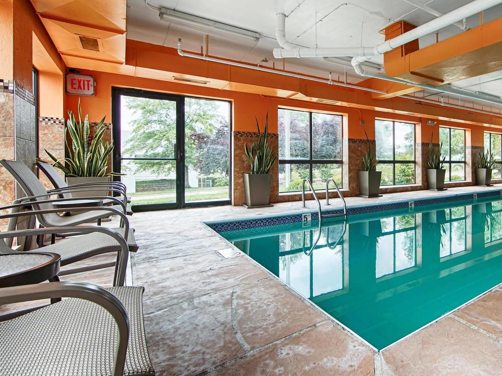 Comfort Inn & Suites Copley Akron Buitenkant foto